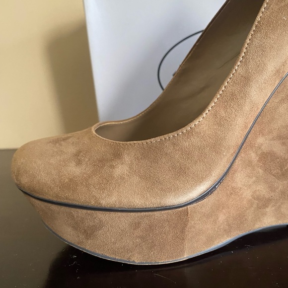 Steve Madden- Roxxie taupe suede wedge. Size 9.5. 5.5” heel and 1.5” platform - Picture 10 of 11